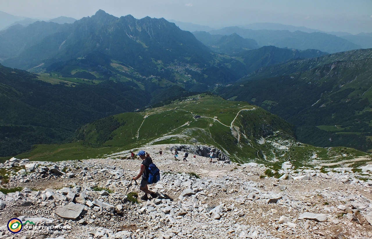 56 vista su Capanna 2000, Conca di Oltre il Colle, Albene....JPG